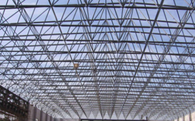 德令哈钢结构厂房屋面板及保温层安装